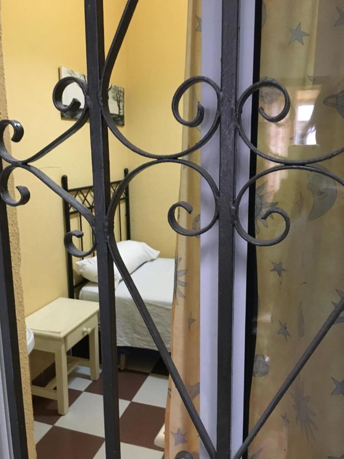 Pension Lisdos Sevilla Dış mekan fotoğraf