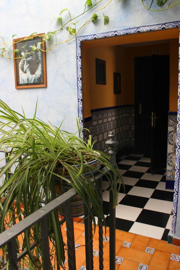 Pension Lisdos Sevilla Dış mekan fotoğraf