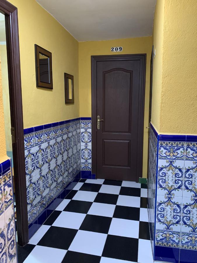 Pension Lisdos Sevilla Dış mekan fotoğraf