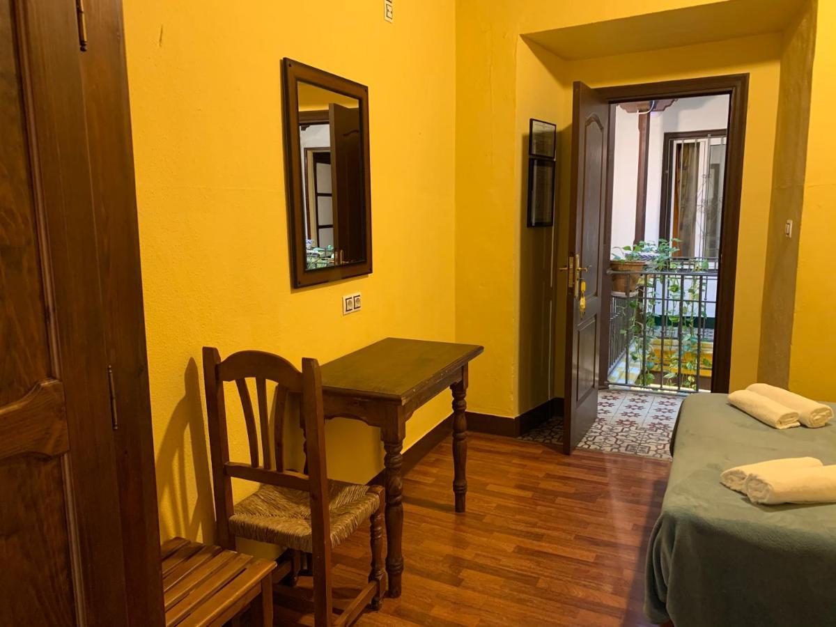 Pension Lisdos Sevilla Dış mekan fotoğraf