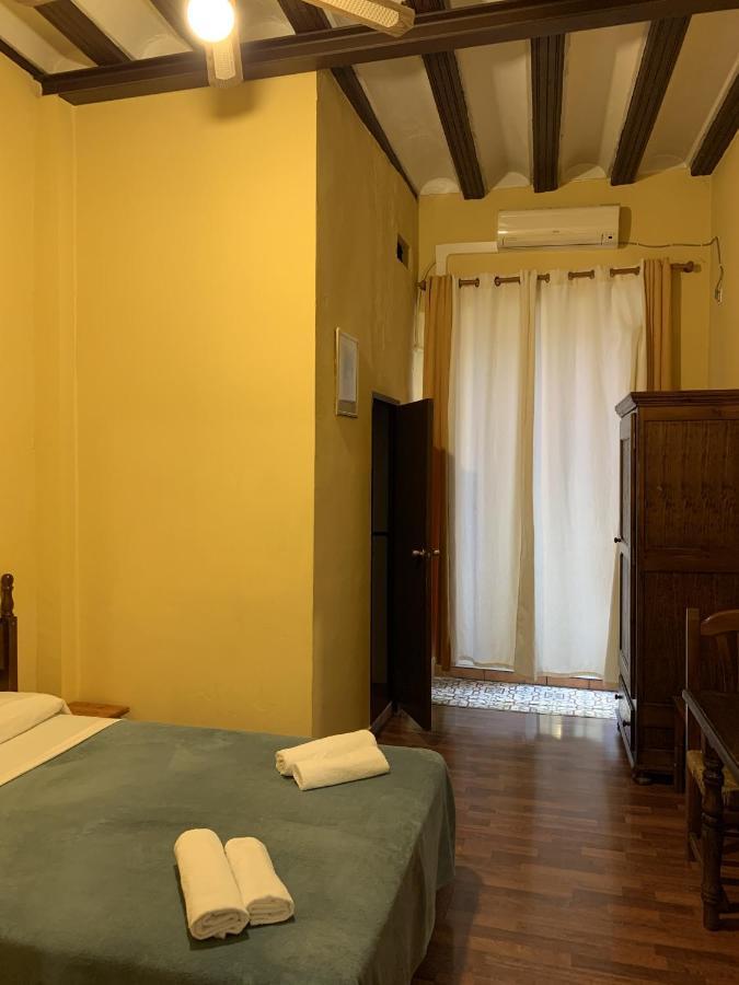 Pension Lisdos Sevilla Dış mekan fotoğraf